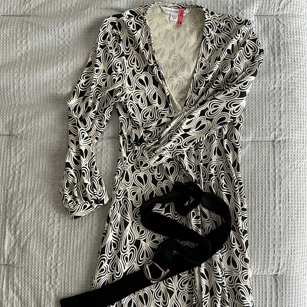 Classic wrap dress with velvet tie.